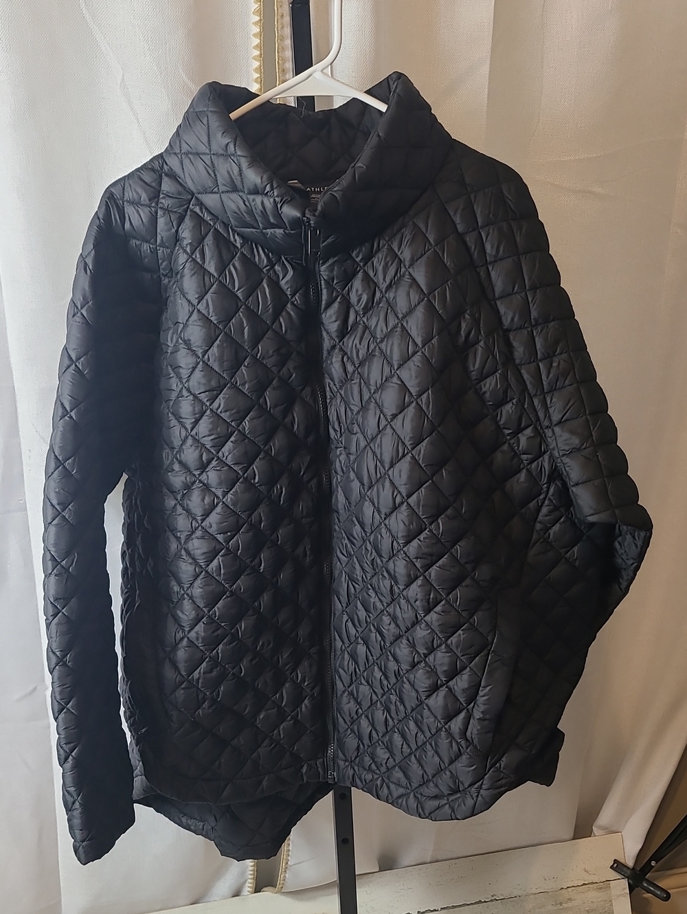 ATHLETA WHISPER FEATHERLESS PUFFER JACKET - QUILTING - BLACK - Like New 3x - Picture 2 of 5